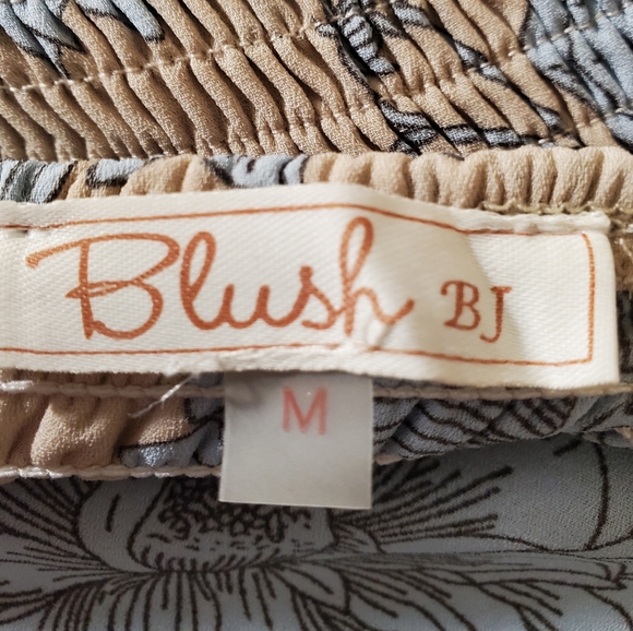 NWOT Blush Wrap Front Crop Blouse Size Medium - Picture 8 of 9